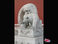 Beihai Park is one of the oldest, largest and best-preserved of the ancient imperial gardens in China and it is conveniently located in the very center of Beijing. Beihai literally means 'Northern Sea'. There are also corresponding 'Central' and 'Southern Seas' – both are located in an area called Zhongnanhai. This region is also quite famous because it houses China's paramount leaders. [Photo by Dong Qingpei]