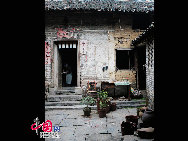 Huangtao is a famous town with a history of about 900 years, lying in Shaoping County, Guangxi Zhuang Autonomous Region. The village covers about 3.6 square kilometers. In Huangtao, there are well-preserved buildings from the Ming Dynasty (1368-1644) and Qing Dynasty (1644-1911). [Photo by Sheng Hongxu]