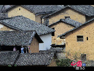 Huangtao is a famous town with a history of about 900 years, lying in Shaoping County, Guangxi Zhuang Autonomous Region. The village covers about 3.6 square kilometers. In Huangtao, there are well-preserved buildings from the Ming Dynasty (1368-1644) and Qing Dynasty (1644-1911). [Photo by Sheng Hongxu]