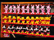 Toys are sold at Ditan Park in Beijing. [Photo by Maverick Chen]