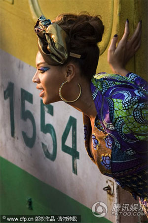 Beyonce and Alicia Keys on the shooting set of Alicia&apos;s new music video &apos;Put It In a Love Song&apos; in Rio de Janeiro, February 9, 2010. Beyonce is shooting for a guest spot in Alicia Keys&apos; new music video &apos;Put It In a Love Song&apos; in the Morro da Conceicao slum of Rio de Janeiro, Brazil on February 9. [entqq.com]