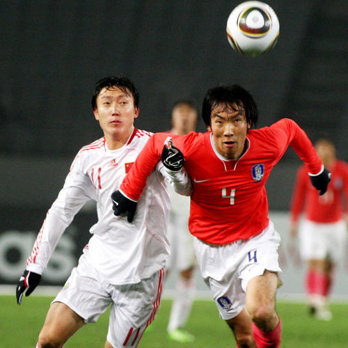 China ended an embarrassing 32-year-long head-to-head winless record after trouncing South Korea 3-0 at the East Asian Men's Soccer Championship on Wednesday.