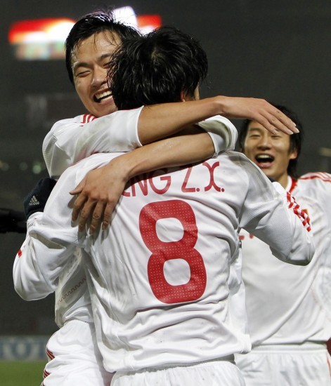 China ended an embarrassing 32-year-long head-to-head winless record after trouncing South Korea 3-0 at the East Asian Men's Soccer Championship on Wednesday. [Xinhua photo]