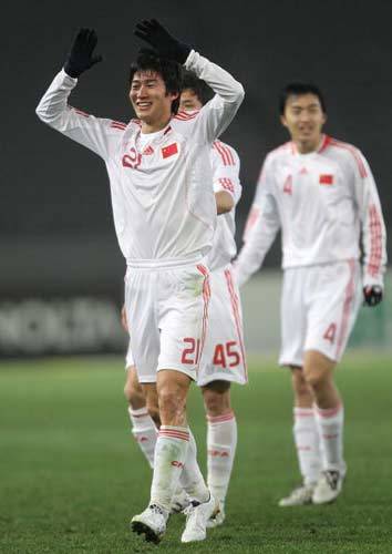 China ended an embarrassing 32-year-long head-to-head winless record after trouncing South Korea 3-0 at the East Asian Men's Soccer Championship on Wednesday. [Xinhua photo]