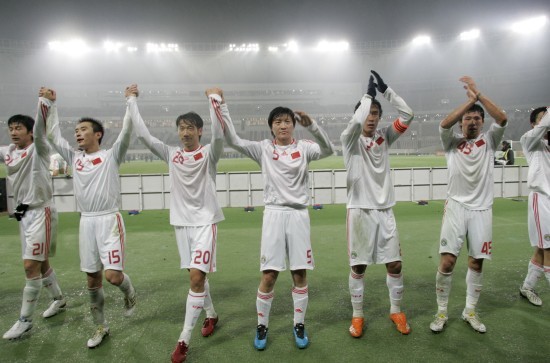 China ended an embarrassing 32-year-long head-to-head winless record after trouncing South Korea 3-0 at the East Asian Men's Soccer Championship on Wednesday. [Xinhua photo]