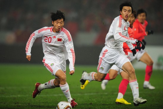 China ended an embarrassing 32-year-long head-to-head winless record after trouncing South Korea 3-0 at the East Asian Men's Soccer Championship on Wednesday. [Xinhua photo]