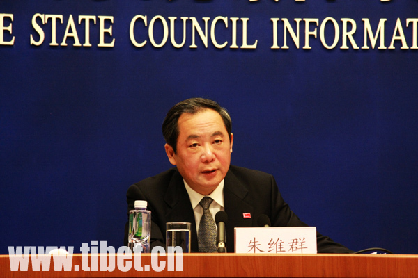 Zhu Weiqun, Executive Vice-Minister of the United Front Work Department of the CPC Central Committee at the press conference. [Photo/Tibet.cn] 