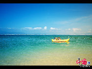 West Island is the largest of a series of small islands located off of Sanya. It is the No.1 destination in Hainan for diving and water sports. Located 8 miles off the coast, the island offers every kind of diversion for those with an active lifestyle. [Photo by Zhou Yunjie]