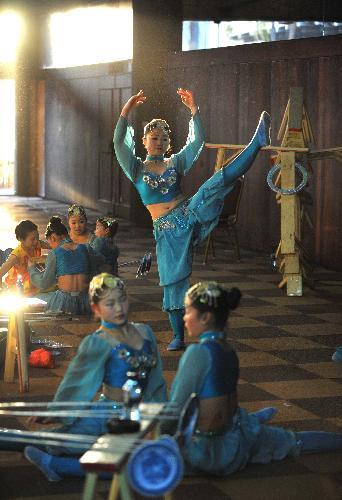 Acrobats from central China's Hunan Province rehearse in Nairobi, capital of Kenya, Feb. 10, 2010. 