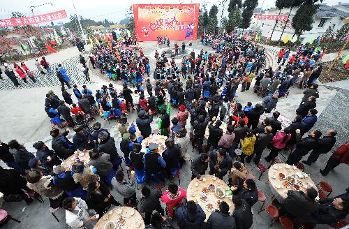 People attend a banquet at a permanent settlement in Qionglai, city of southwest China's Sichuan Province, Feb. 11, 2010. 