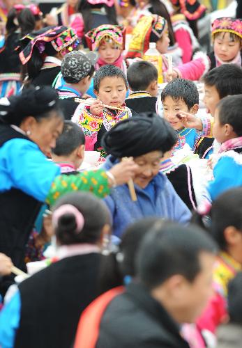 People attend a banquet at a permanent settlement in Qionglai, city of southwest China's Sichuan Province, Feb. 11, 2010. 