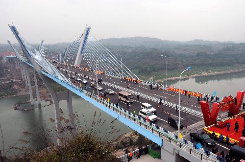 Vehicles run on the Jiayue Bridge cross the Jialing River in southwest China's Chongqing Municipality, Feb. 11, 2010. The 778 meters' long low pylon cable-stayed bridge opened to traffic on Thursday. 