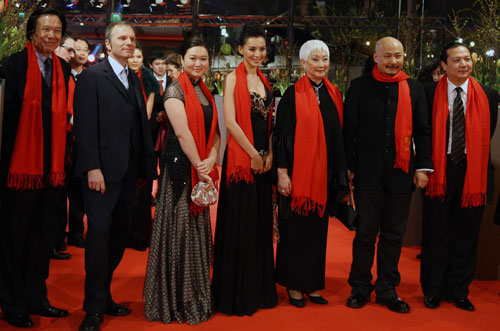 Cast members of Chinese movie 'Tuan Yuan' arrive for the opening ceremony of the 60th Berlinale International Film Festival in Berlin, capital of Germany, Feb. 11, 2010. The 60th Berlinale International Film Festival kicked off here on Thursday. 