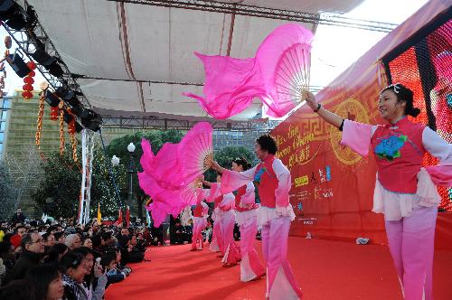 Overseas Chinese perform dance during the first temple fair for Chinese New Year in Madrid, capital of Spain, Feb. 13, 2010. 