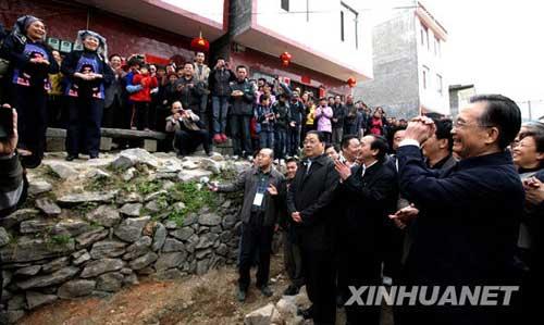 Chinese Premier Wen Jiabao has celebrated the traditional Chinese Lunar New Year with villagers and farmers in Guangxi Zhuang Autonomous Region. 