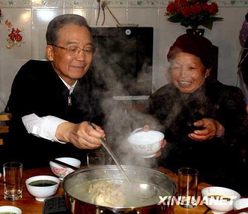 Chinese Premier Wen Jiabao has celebrated the traditional Chinese Lunar New Year with villagers and farmers in Guangxi Zhuang Autonomous Region.