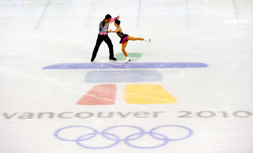 China's Shen Xue (R) /Zhao Hongbo perform in the pairs short program of figure skating at the 2010 Winter Olympic Games in Vancouver, Canada, on Feb. 14, 2010.