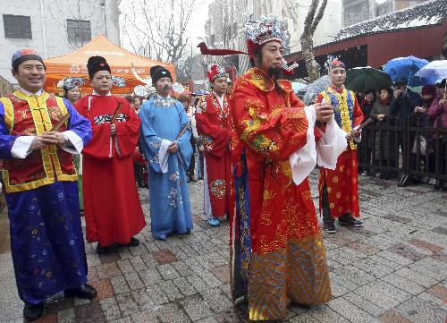 Folk artists costumed in ancient-style suits act as Fu, Lu, Shou, Xi, Cai, Gods bringing people good fortune, emolument, longevity, happiness and wealth in Chinese traditionl folk-custom, in Hangzhou city, capital of east China's Zhejiang Province, Feb. 15, 2010.