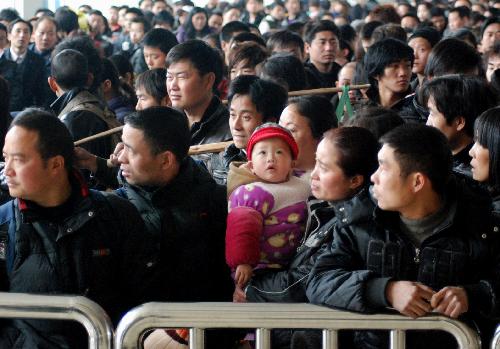 Passengers wait for trains at the Huaihua Railway Station in Huaihua City, Hunan Province, Feb. 18, 2010. As the Spring Festival holiday is coming to an end, the railway system throughout China will meet a travel peak in the next two days as a large number of travellers start their journey back to their workplaces.