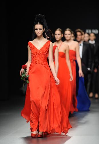 Models present creations by designer Elio Berhanyer at Cibeles Madrid Fashion Week in Madrid, capital of Spain, Feb. 19, 2010.