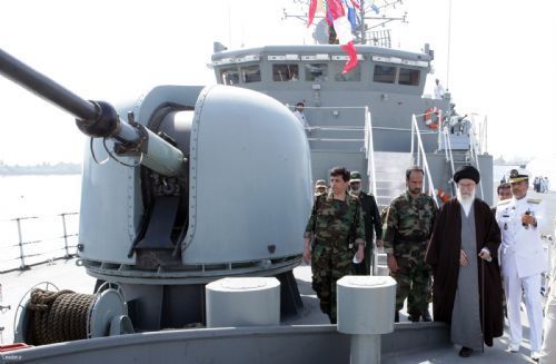 A handout photo shows Iran&apos;s Supreme Leader Ayatollah Ali Khamenei (2nd R) visiting the country&apos;s first domestically-made destroyer Jamaran, which was launched in undisclosed waters of the Persian Gulf in south Iran February 19, 2010. [Xinhua] 
