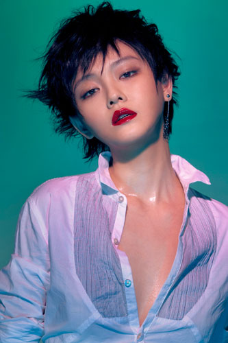 Barbie Hsu. &apos;Hot Summer Days&apos; co-stars Barbie Hsu, Nicholas Tse and Angelababy grace the latest issue of the MILK X magazine. The photoshoots were taken by the movie&apos;s director and photographer Wing Shya. [CRI]