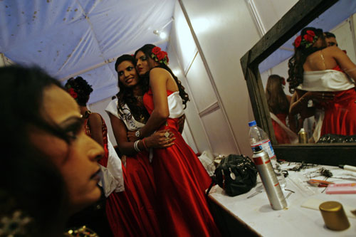 Contestants pose backstage before the finals of 'Indian Super Queen', a beauty pageant for the transgender community in Mumbai February 21, 2010. Some 400 contestants from the transgender community across the country participated in the pageant.