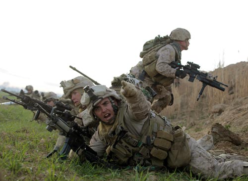 A U.S. Marine from Bravo Company of 1st Battalion, 6th Marines, gestures during a gun battle in the town of Marjah, in Nad Ali district of Helmand province, February 13, 2010. U.S.-led NATO troops launched a crucial offensive on Saturday against the Taliban&apos;s last big stronghold in Afghanistan&apos;s most violent province and were quickly thrown into a firefight with the militants. [Xinhua] 