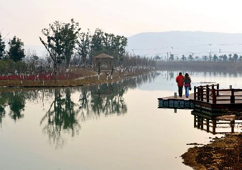 File photo taken on Jan. 16, 2010 shows the view of the Taihu Lake Wetland Park in Suzhou, east China's Jiangsu Province. The park with a total planning area of 4.6-square-kilometer was inaugurated on Feb. 21. (Xinhua/Hu Haichuan)