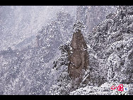 Photo shows the imposing snowy view of the Huangshan Mountain, east China's Anhui Province. [Photo by Sala]