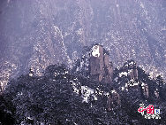 Photo shows the imposing snowy view of the Huangshan Mountain, east China's Anhui Province. [Photo by Sala]