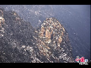 Photo shows the imposing snowy view of the Huangshan Mountain, east China's Anhui Province. [Photo by Sala]