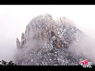 Photo shows the imposing snowy view of the Huangshan Mountain, east China's Anhui Province. [Photo by Sala]