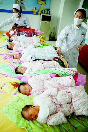 Nurses attend newborn babies at the maternity department of No.1 People's Hospital in Xiangfan City, central China's Hubei Province, Feb. 17, 2010. Some 30 babies were delivered at the hospital at the beginning of the Chinese Lunar New Year of Tiger, which started on Feb. 14. 