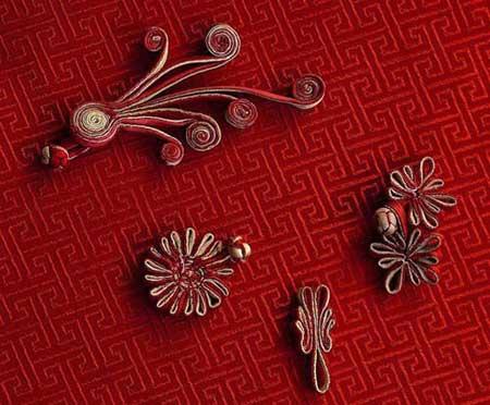 The knot button is a distinctive characteristic of traditional Chinese apparel. 