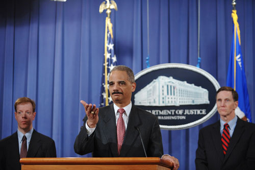 U.S. Attorney General Eric Holder (C) speaks during a news conference with next to FBI Deputy Director John Pistole (R) and Attorney for the Eastern District of New York Benton Campbell at the Justice Department in Washington February 22, 2010.[Xinhua]