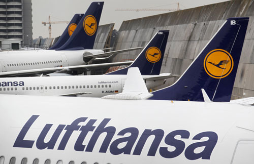 Lufthansa planes are pictured at Frankfurt Airport February 22, 2010. Fearing potential staff cuts, Lufthansa&apos;s high-paid German pilots took to the picket lines on Monday, plunging the airline into its longest ever strike and forcing the carrier to cancel hundreds of flights. [Xinhua]