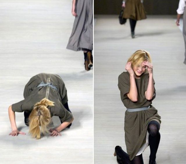 A model falls down on a fashion show because of the dangerous high heels. [China.org.cn]