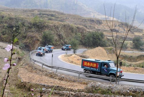 Trucks loaded with water travels on the way in Donglan County, southwest China's Guangxi Zhuang Autonomous Region, February 23, 2010. A severe drought since August in 2009 has been continuing here at present. [Xinhua photo]