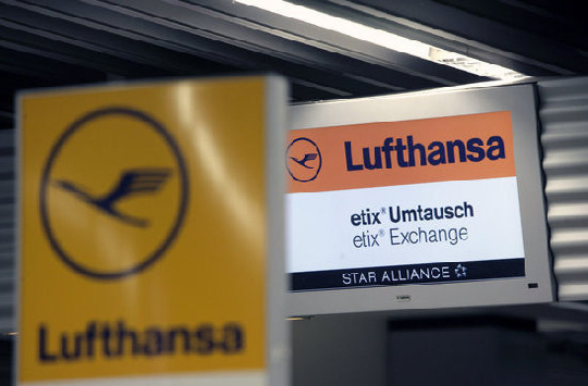 A sign rrs to a Lufthansa ticket counter where passengers can change their Lufthansa tickets into Deutsche Bahn railway tickets at Terminal 1 of Frankfurt International Airport on February 22, 2010 in Frankfurt am Main, Germany. [CFP]