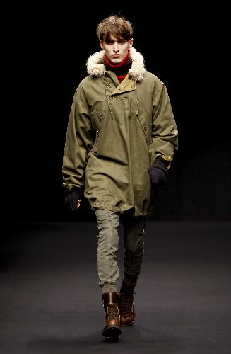 A model presents a creation of Topman design on the last day of the London Fashion Week 2010 Autumn/Winter Collection in London, Britain, Feb. 24, 2009. [Xinhua]