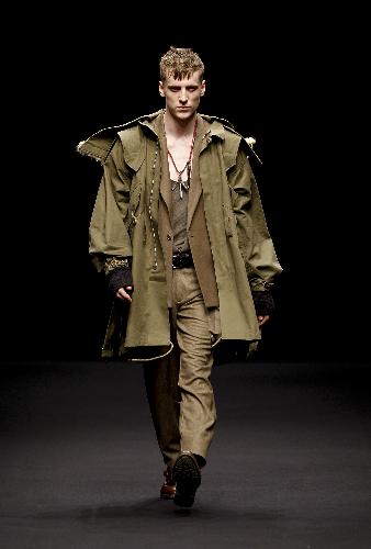 A model presents a creation of Topman design on the last day of the London Fashion Week 2010 Autumn/Winter Collection in London, Britain, Feb. 24, 2009.