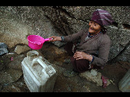 Baise, Guangxi Province, Feb. 24, 2010. A severe drought over the past months has left 7.5 million people and more than 4 million head of livestock without adequate drinking water in two southwestern China's Yunnan, Guangxi and Guizhou provinces. [Xinhua]
