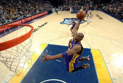 Bryant returned to the lineup after missing five games with an ankle injury and made a 3-pointer with 4.3 seconds left to lift the Los Angeles Lakers to 99-98 victory over the Memphis Grizzlies on Tuesday night.
