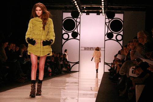 Models present creations as part of Simonetta Ravizza Fall/Winter 2010 collection during Milan Fashion Week in Milan, Italy, Feb. 24, 2010. Milan Fashion Week kicked off here on Wednesday and will last to March 2. 