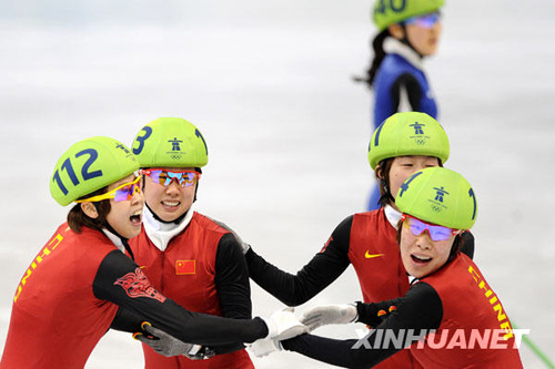 China won the women&apos;s 3,000m short track speed skating gold medal with a world record at the Vancouver Olympic Winter Games in Vancouver on Wednesday. China clocked in 4:06.610 for the top honor, Canada got the silver and the United States finished third. South Korea was disqualified in the final.
