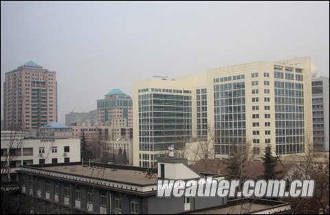The first fog of the Year of the Tiger descended upon Beijing yesterday, causing traffic delays and poor air quality. 