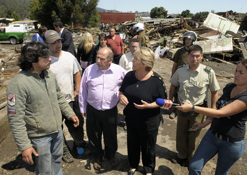 Chile's President Michelle Bachelet (3rd R) visits collapsed houses after an earthquake in Concepcion, some 100 km (62 miles) south of the epicenter February 27, 2010. (Xinhua/Reuters Photo)