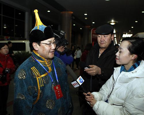 A member of the 11th National Committee of the Chinese People's Political Consultative Conference (CPPCC) from north China's Inner Mongolia Autonomous Region arrives in Beijing, March 1, 2010. [Xinhua]
