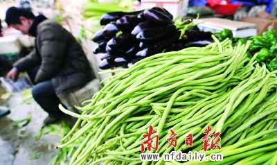 As the cowpea scandal spread to Shanghai and at least 10 other cities, it was revealed that some farmers in Hainan Province had been relying heavily on a banned, highly toxic pesticide because of its lower cost.